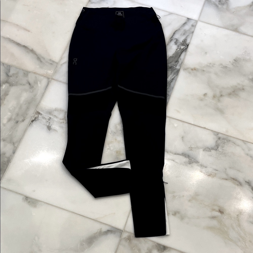 On Running Leggings. Moto detail. Flared leg. Color Black. SZ S.